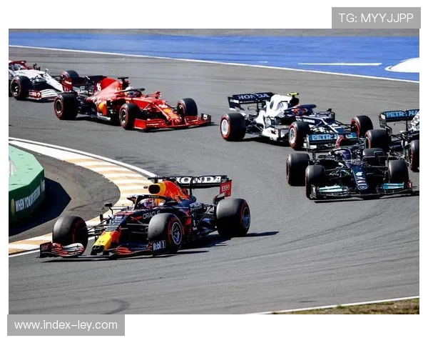 荷兰赞德沃特最后一届F1比赛，维斯塔潘主场情绪激动落泪