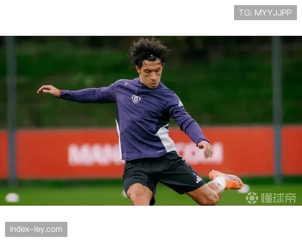 曼联后卫利桑德罗-马丁内斯恢复完整训练，将增强后场出球选择