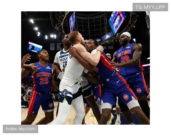 第三节冲突：鹈鹕与森林狼爆发大规模推搡，三名球员遭驱逐